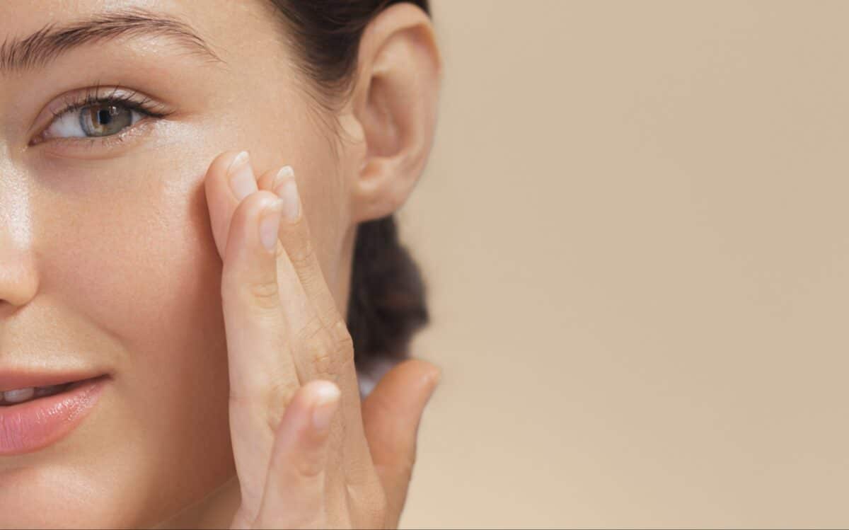 Nettoyant acide salicylique : comment choisir le bon nettoyant visage quand on a des imperfections ?